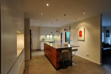 Mid-sized contemporary kitchen in Canberra - Queanbeyan.