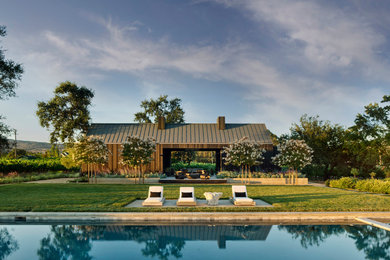 Example of a cottage home design design in San Francisco