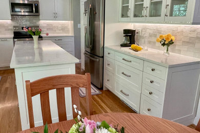 Transitional medium tone wood floor kitchen photo in Boston with a single-bowl sink, shaker cabinets, white cabinets, quartz countertops, multicolored backsplash, porcelain backsplash, stainless steel appliances, an island and white countertops