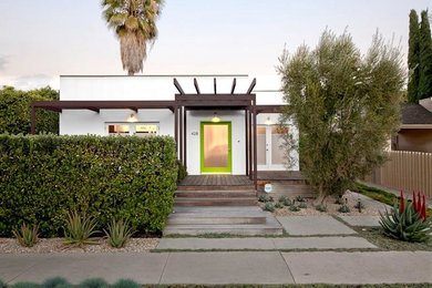 Contemporary exterior home idea in Los Angeles