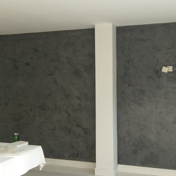 Kitchen feature wall in slate microcement