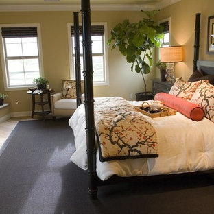 Esempio di una camera da letto etnica con camino ad angolo