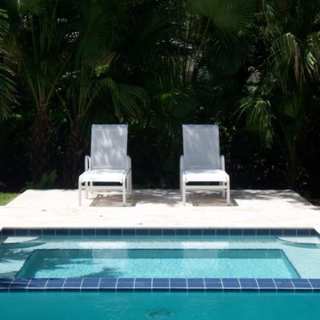 POOL CHAISES WHITE