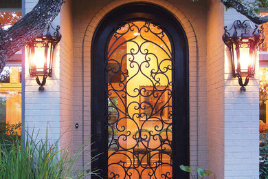 Example of an exterior home design in Dallas