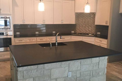 Kitchen - kitchen idea in Austin