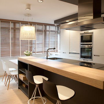 Diseño interior de casa con gran cocina