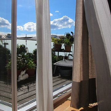 Ausgang zum Balkon mit Blick über die Dächer