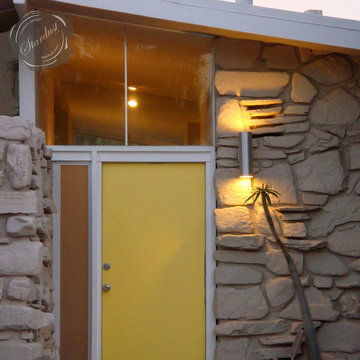 Palm Springs Mid-Century Modern House with Modern Design Classics