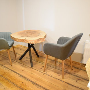 マンチェスターの小さいモダンスタイルのおしゃれなホームオフィス・仕事部屋 (木材の暖炉まわり) の写真