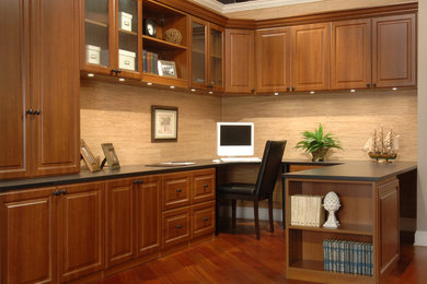 Home office - traditional home office idea in New York