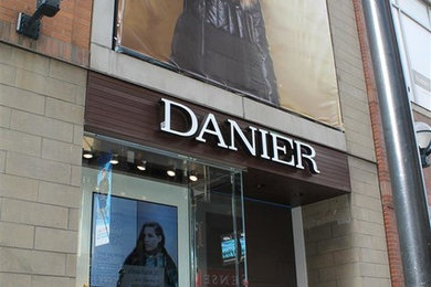 Danier Leather - Toronto - Eaton Centre