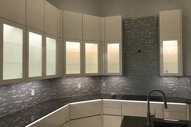 Trendy kitchen photo in Miami