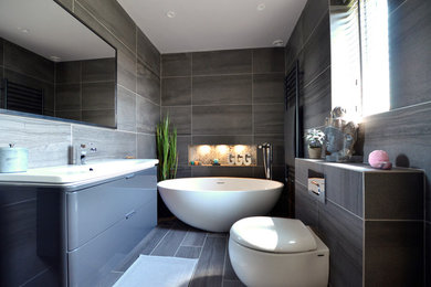 Inspiration for a contemporary bathroom in Oxfordshire.