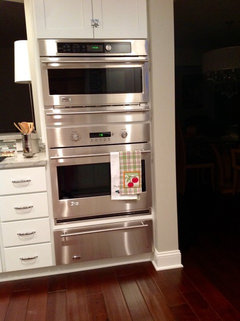 What advantages do microwave ovens have over convection ovens?