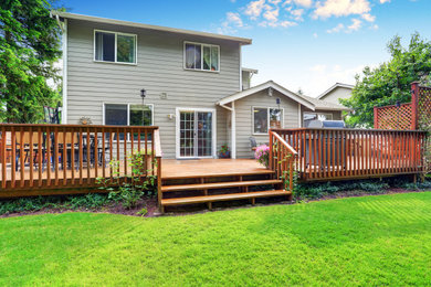 Arts and crafts deck photo in Chicago