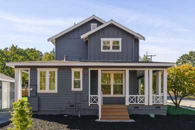 Example of a cottage exterior home design in San Francisco