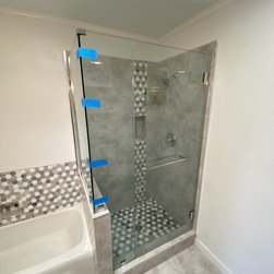 Buckingham, Culver City - Shower Doors