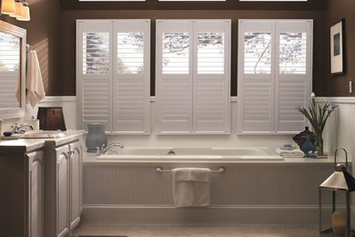 Mid-sized elegant master bathroom photo in Phoenix
