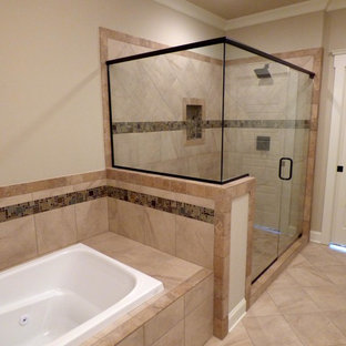 Rustikale Badezimmer mit beigefarbenen Fliesen Ideen, Design & Bilder