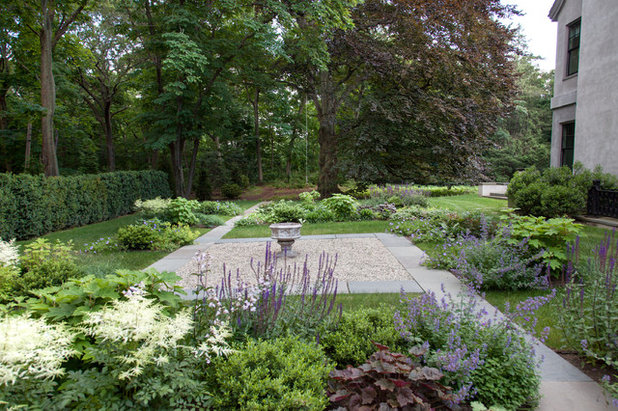 6 ventajas y 6 inconvenientes de plantar césped en el jardín