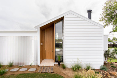 Mid-sized scandinavian detached shed and granny flat in Sunshine Coast.