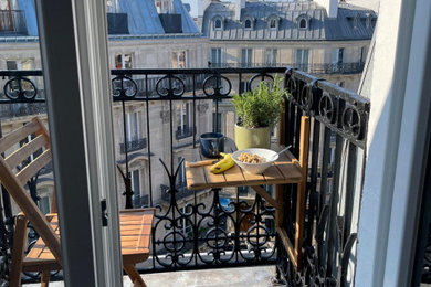 Cette photo montre un balcon tendance.