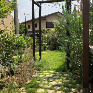 横浜の大きい、夏のトラディショナルスタイルのおしゃれな庭 (日向) の写真