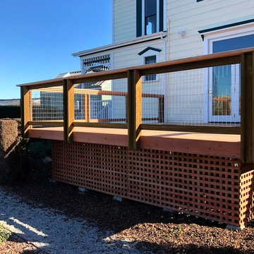 Redwood Deck with Hog Wire Fencing