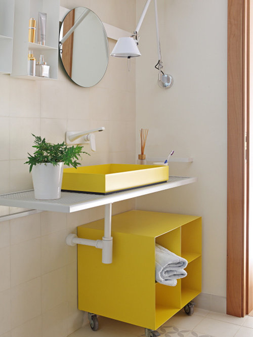 Kleine Gästetoilette & Gäste-WC mit Edelstahl-Waschbecken/Waschtisch