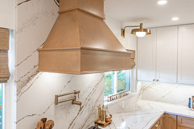 Trendy kitchen photo in Tampa
