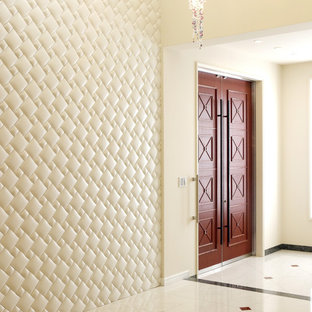 他の地域のトラディショナルスタイルのおしゃれな玄関の写真