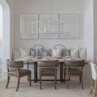 ナッシュビルの中サイズのビーチスタイルのLDKの画像 (白い壁、暖炉なし)