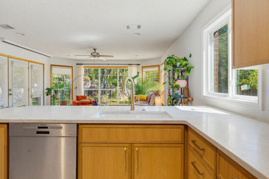 Kitchen - modern kitchen idea in Austin