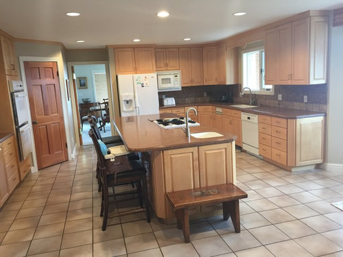 Remodel Kitchen And Keep Maple Cabinets, What Color Of Flooring Goes With Maple Cabinets