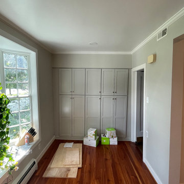 Modern Kitchen with Custom Cabinets in Perrysburg