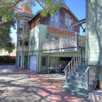 Historian Replica behind the original Victorian Restoration Main House