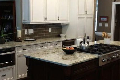 Kitchen - transitional kitchen idea in Charlotte