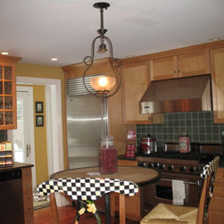 1930's Colonial, New England - Lighting
