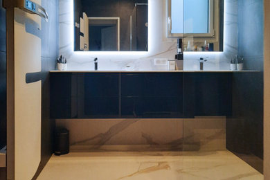 Exemple d'une salle de bain tendance.