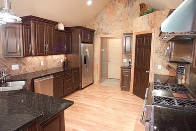 Elegant kitchen photo in Omaha