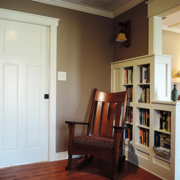 Built-ins shelves are a key component in the 'Reading Room' adjacent to he Dining Room. The Reading Room also serves as a mingling/cocktail area during dinners with family and friends.