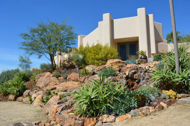 Southwest home design photo in Los Angeles