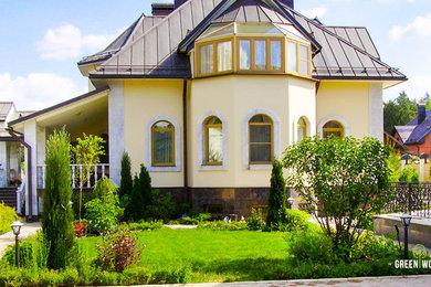 Inspiration for a traditional garden in Moscow.