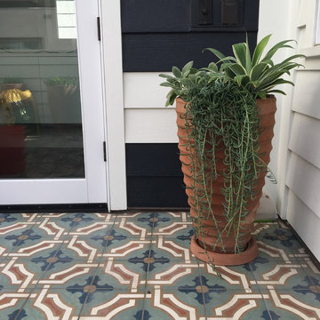 Balcony: Pottery and Foodscaping