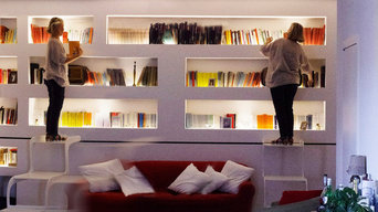 Libreria retroilluminata con Scaletta scorrevole