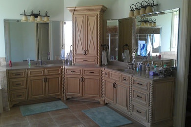 Example of a classic bathroom design in Atlanta