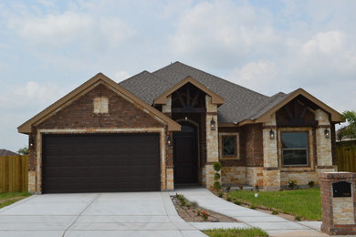 Home design - transitional home design idea in Austin