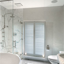 Frameless shower door