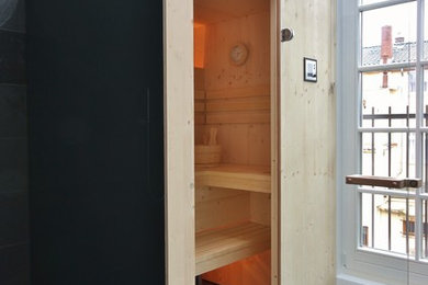 This is an example of a contemporary bathroom in Frankfurt with with a sauna.