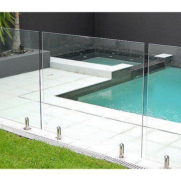 Glass pool fences
